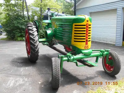 Tracteur en excellente condition Oliver Row Crop 66 1951 acheté par mon père en 1950, 2ième tracteur...