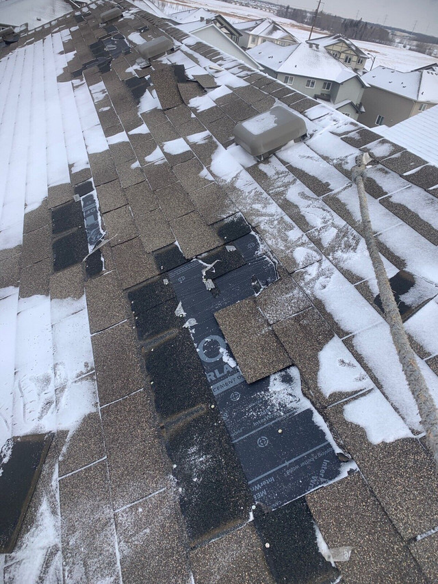Leaky roof - Roof repair  in Roofing in Edmonton - Image 2