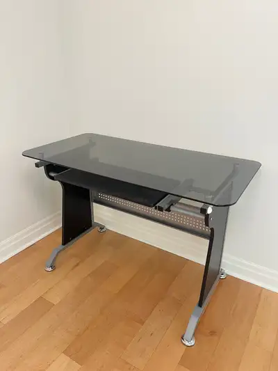 Glass desk with slide out table, Voir plus