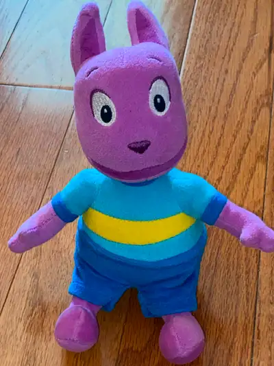 Hard to find AUSTIN the purple Kangaroo from The Backyardigans...plush is in nice clean condition......