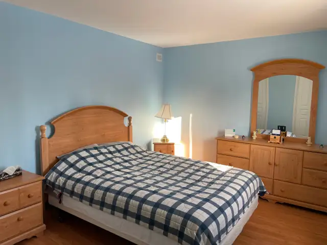 Set de Chambre Complet – Lit Queen 60 po + Commode + Chevets in Beds & Mattresses in Saint-Hyacinthe - Image 4