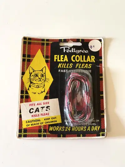 De la compagnie Pedigree, ce collier à puces pour les chats est encore dans son emballage d’origine....