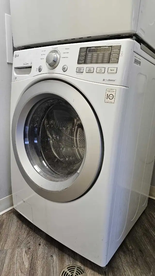 LG Front Loading Washer and Dryer Combo in Washers & Dryers in Guelph - Image 6