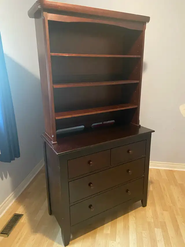 Shermag 3 in 1 crib/ dresser and bookshelf in Bookcases & Shelving Units in Oakville / Halton Region - Image 4