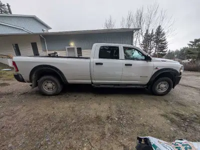 2019 Ram 2500 Crew cab Long Box 4x4 Cummins 6.7 Tradesman. Not a work truck, 5th wheel hitch, 2 sets...