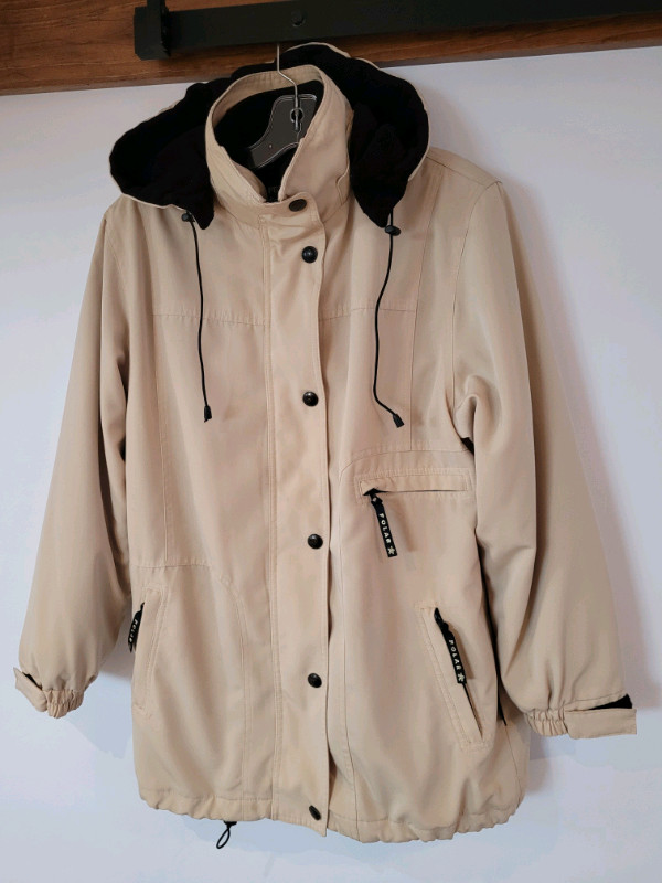 Polar, winter/fall coat, manteau d'hiver/automne,size 6-8 femme  dans Femmes - Hauts et vêtements d'extérieur  à Ouest de l’Île - Image 2