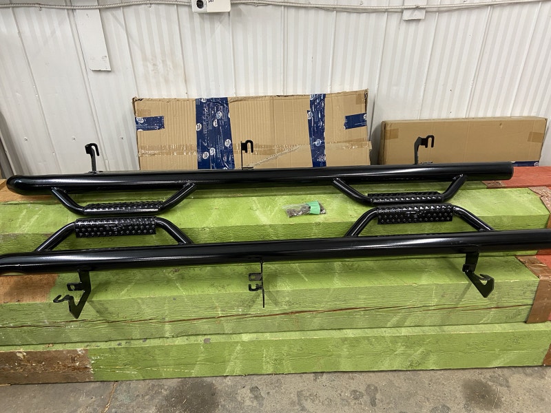 2018 Chevy Silverado tube running boards Auto Body Parts Winnipeg Kijiji