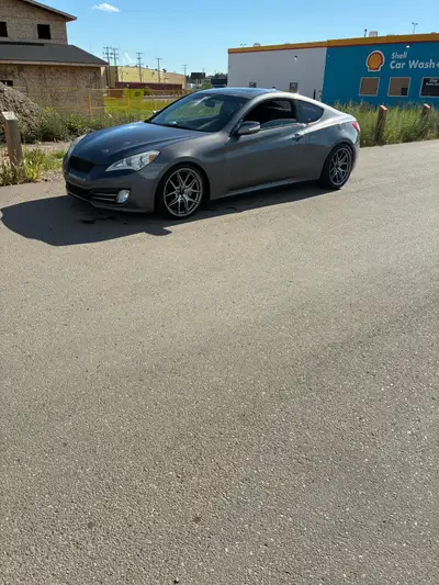 2010 Hyundai Genesis coupe V6 6 speed manual transmission 180km Keyless entry, heated leather seats...