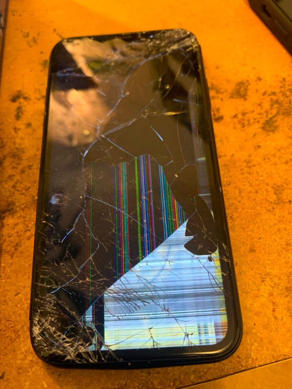 Iphone for parts or sale in Cell Phones in Moncton