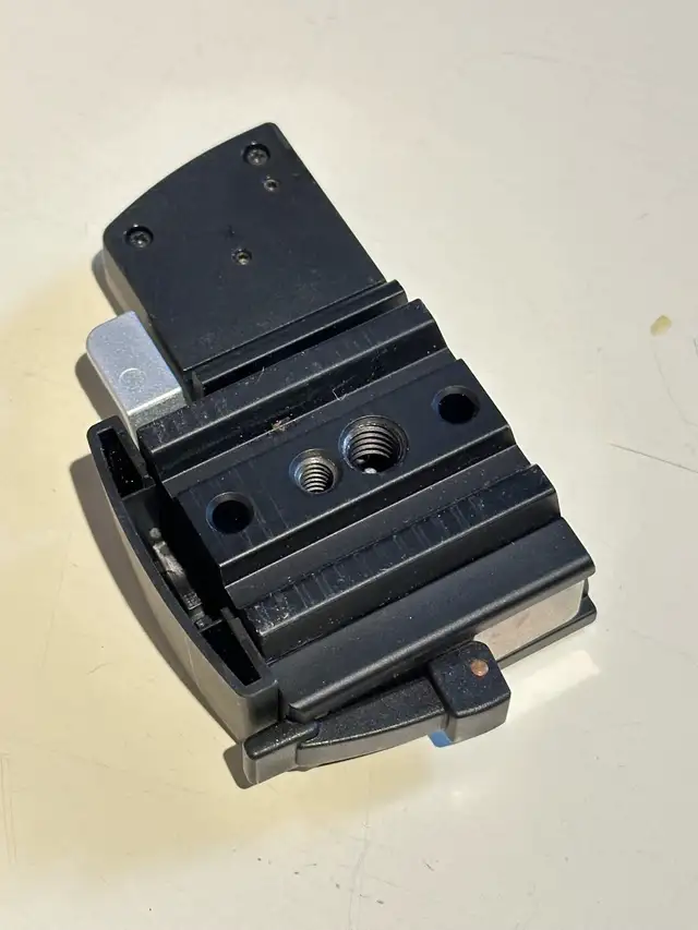 Hasselblad Quick Coupling System Rapide Trépied in Cameras & Camcorders in City of Montréal - Image 3