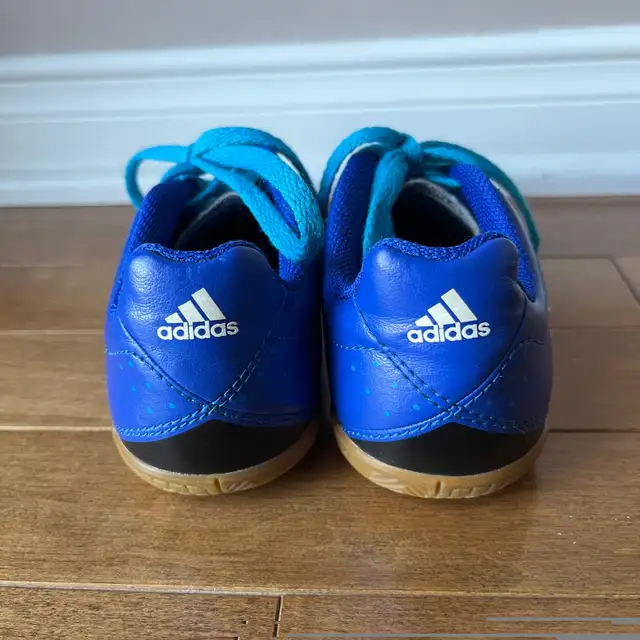 Adidas kids Soccer Shoes Sneakers 12K in Soccer in Ottawa - Image 4