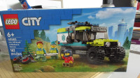 LEGO City 4x4 Off-Road Ambulance Rescue 40582