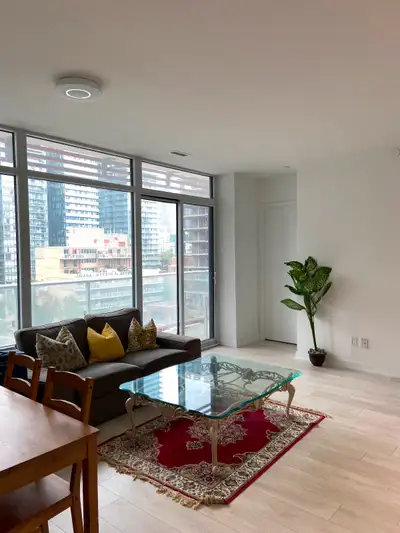 1 BEDROOM W/ ENSUITE BATHROOM IN SHARED UNIT FOR 4 MONTH SUBLET