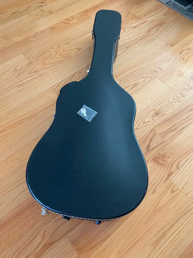 Guitar hard case