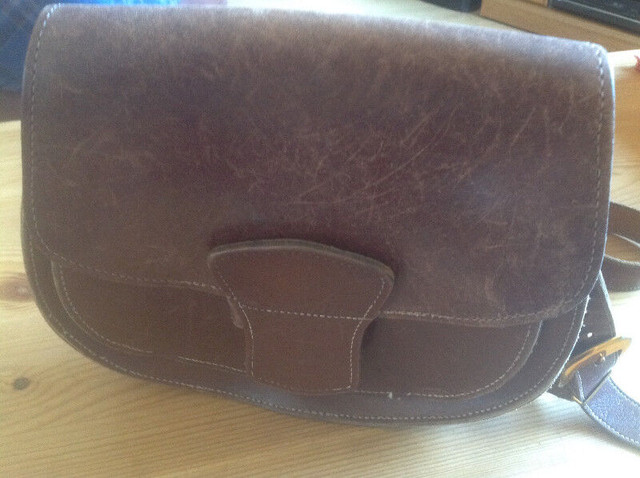 VINTAGE HOMEMADE SOLID LEATHER TOOLED PURSE in Women's - Bags & Wallets in Thunder Bay - Image 3