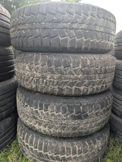 Model: Uniroyal Tiger Paw Ice & Snow II Size: 195/65R15 Type: Studded winter tires Tread: Moderate w...