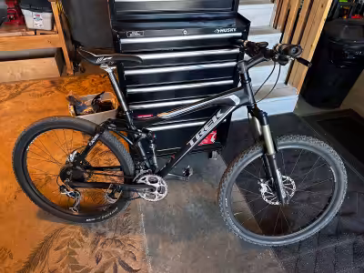 2009 Trek Bontrager MTB Medium Sized frame (5’7”-5’10”) with Cateye cordless cycle computer full sus...
