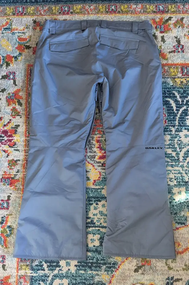 Oakley Grey Snowboard/Ski Pants (XL) in Ski in Calgary - Image 3