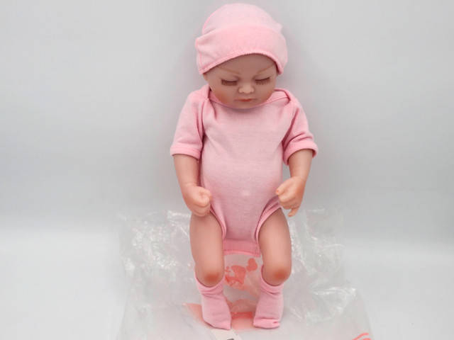 Oubeier doll pink model 12" brand new / poupée modèle rose neuf dans Jouets et jeux  à Ouest de l’Île