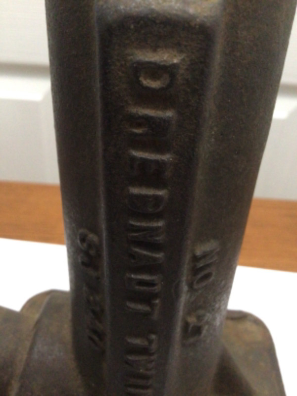 RARE VINTAGE CAST IRON BOTTLE JACK in Other in Petawawa - Image 4