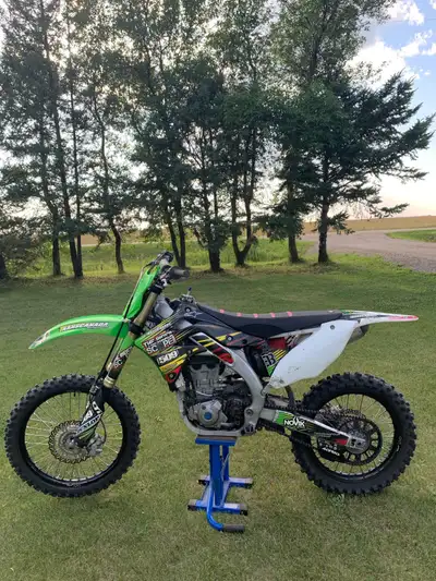 Selling this bike, no issues. New tires, rear sprocket and chaîn. Very reliable, lots of power!!