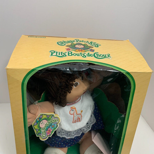 Vintage cabbage patch kids doll with box brown hair in Toys & Games in St. Catharines - Image 3