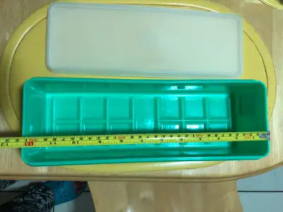 950C Tupperware Green celery keeper $10.00, View more