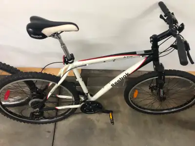 REEBOK AXIS mtb, all shimano tourney brakes, crank, Derailers, zoom frt suspension, disc brakes, sus...