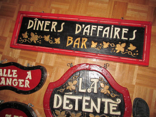 5 enseigne sign bois wood restaurant bar taverne 60s vintage dans Art et objets de collection  à Laurentides - Image 2