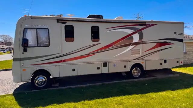 Motorisé classe A Fleetwood Flair in RVs & Motorhomes in Victoriaville - Image 3