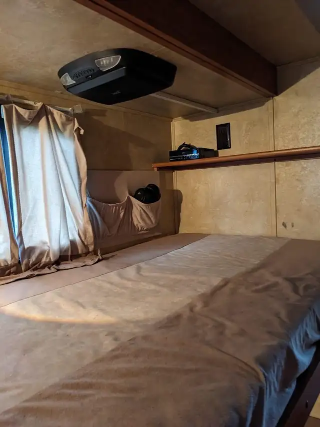 2010 Forest River RV GeorgeTown 350TS class A Motorhome & Bunks in Other in Calgary - Image 10