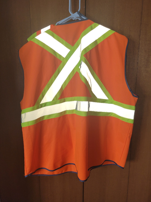 Pioneer safety vest 9 pockets 5XL brand new in Other Business & Industrial in Edmonton - Image 2
