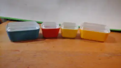 4 Pyrex fridge dishes two small dishes in middle $15.00 each, two larger dishes on ends $20.00 each,...