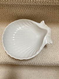 Elegant white ceramic shell shaped serving dish