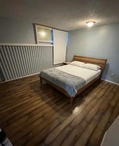 The Room: Private, clean, and quiet. Fully furnished. Shared bathroom (there are two bathrooms in th...