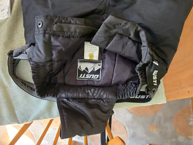 Gusti Children’s ski/snowboard pants in Ski in Vancouver - Image 3