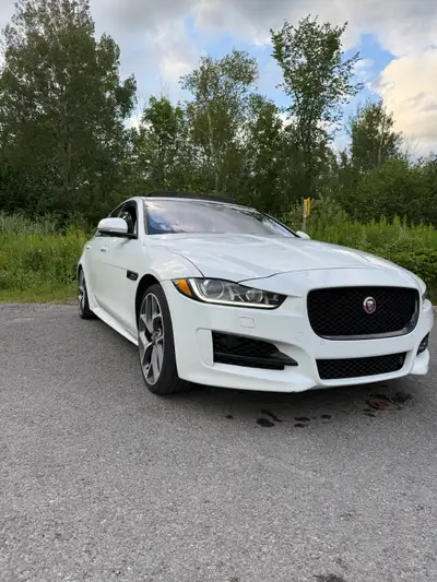 Jaguar XE 2017 modèles R-Sport. Full équipé avec une configuration super rare intérieur rouge et noi...