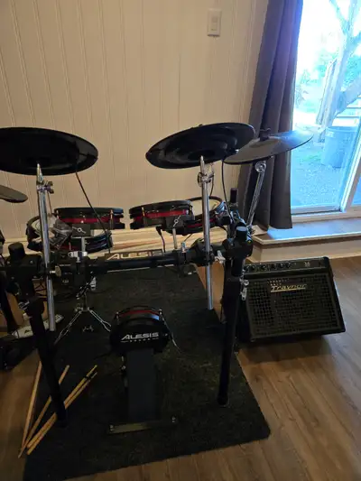 Great Christmas gift! Complete Alesis drum kit in mint cond., View more