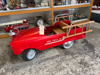 Metal Fire Truck pedal car with ladders 