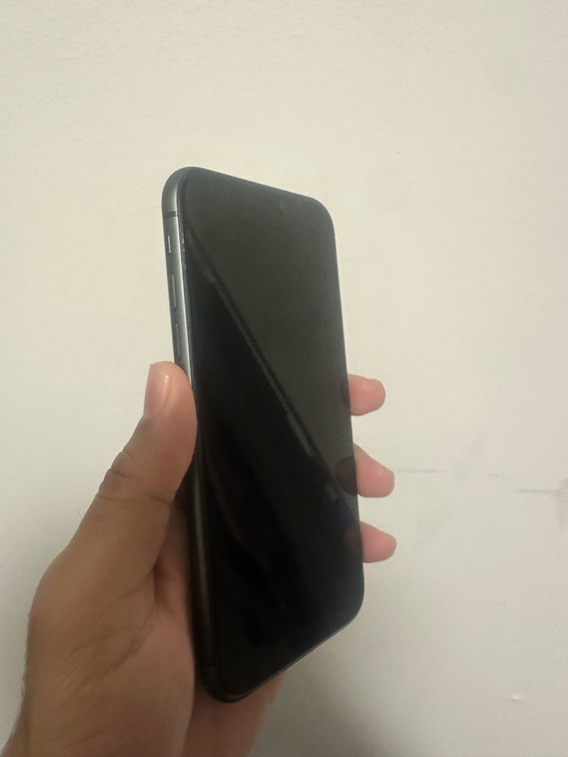 iphone 11 64gb in Cell Phones in Kitchener / Waterloo - Image 4