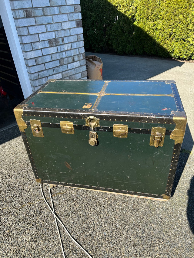 Large Vintage Trunk in Dressers & Wardrobes in Comox / Courtenay / Cumberland
