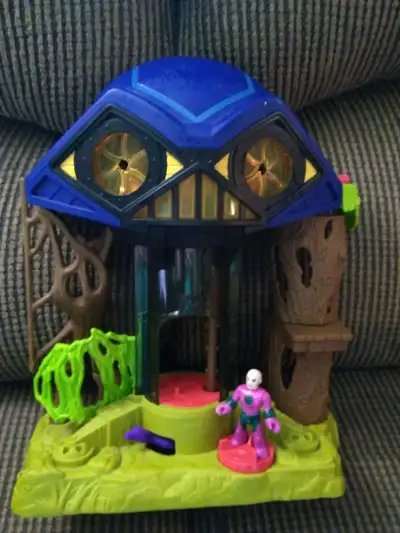 isher-Price Imaginext BatCave, Legion of Doom, and Wizard Castle Playsets Located in Wardsville Ont....