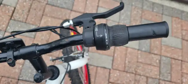 Boy's 8 Team Supercycle in Kids in Cornwall - Image 6