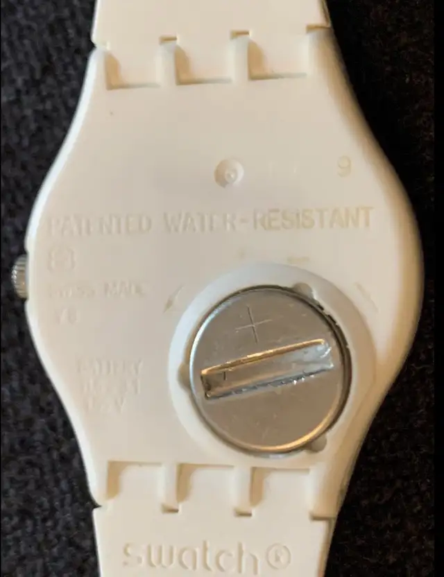 Swatch Montre in Jewellery & Watches in City of Montréal - Image 4