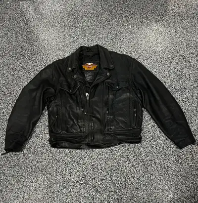 Harley Davidson Men’s Leather Biker Riding Jacket, Size Large, Zippered Vents Front and Back, Snap i...