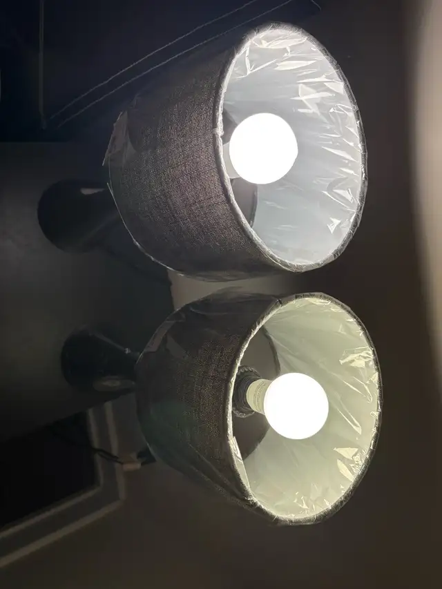 table lamp in Indoor Lighting & Fans in Longueuil / South Shore - Image 3