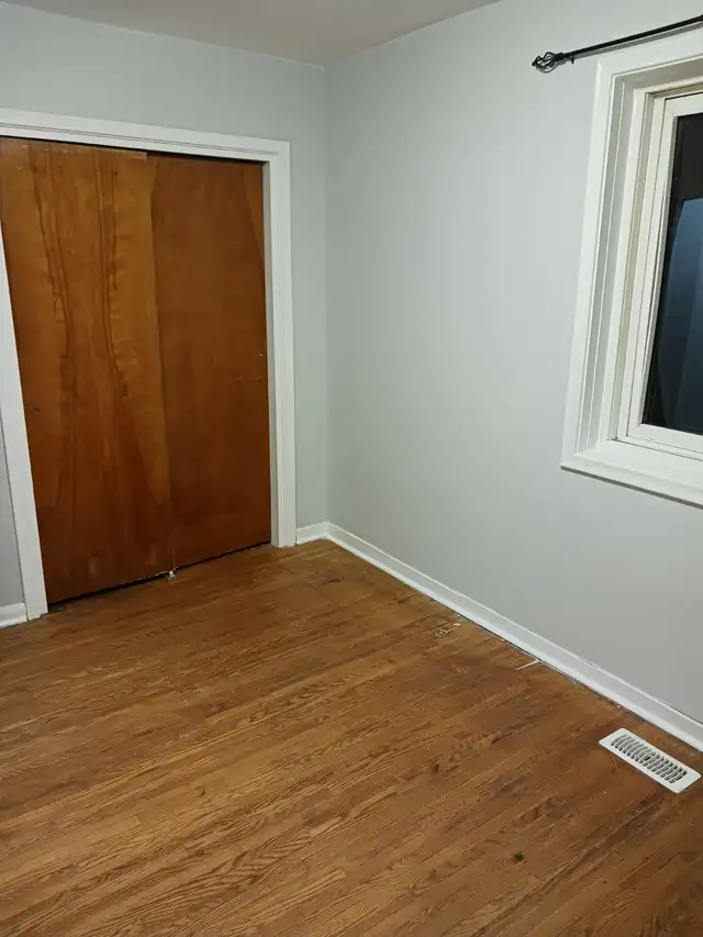 418 Rubidge St, Peterborough (Ground Floor) 2 BRMS in Long Term Rentals in Peterborough - Image 7