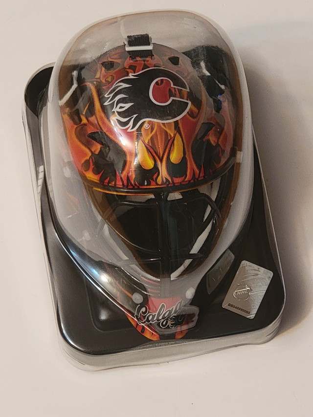 FRANKLIN Sports NHL Team Series Mini Goalie Mask-Calgary Flames in Arts & Collectibles in City of Toronto