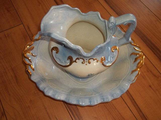 Hand made water pitcher & bowls (2) dans Art et objets de collection  à Chatham-Kent - Image 3