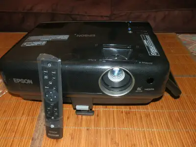 EPSON MegaPlex MG-50 Easy Home Theater 3LCD Projector Epson MegaPlex MG-50 540P 2200 lumens All-in-O...